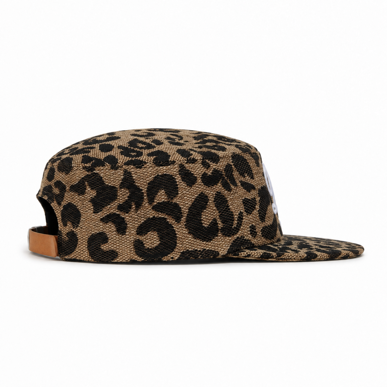 Side view of a leopard print custom flat brim baseball cap with foam material and adjustable back strap.

Image 4 俯视图
